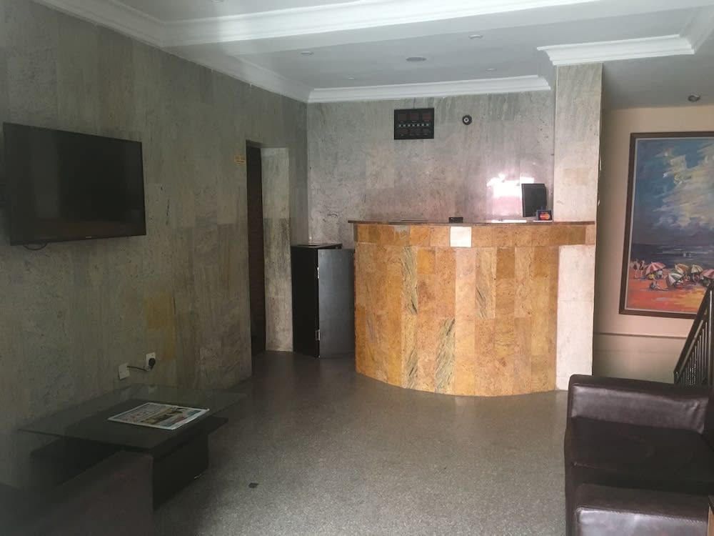 Mayors & Diplomat Suites Opebi 2