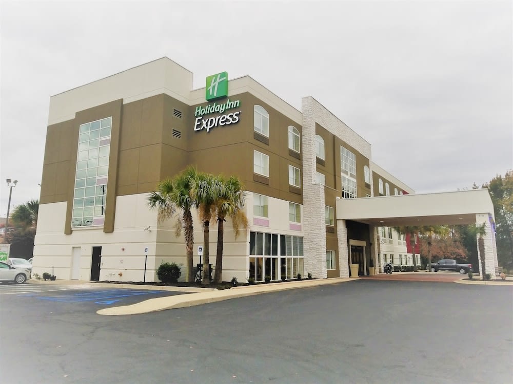 Holiday Inn Express COLUMBIA NE - FORT JACKSON by IHG 1