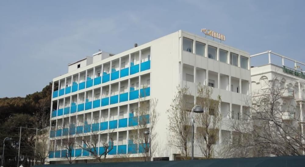 MoMo Seaview Hotel 1