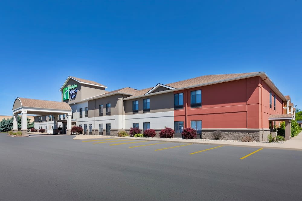 Holiday Inn Express & Suites THREE RIVERS by IHG 1