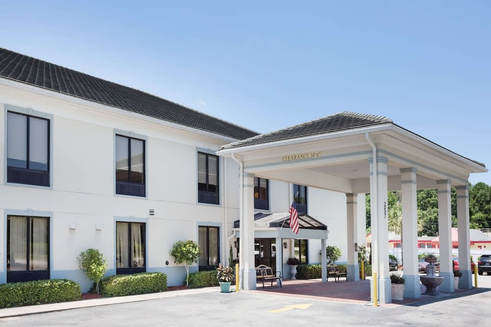 Baymont by Wyndham Savannah/Garden City 1