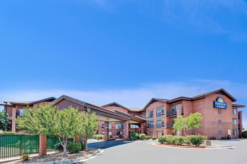 Days Inn & Suites by Wyndham Page Lake Powell 1