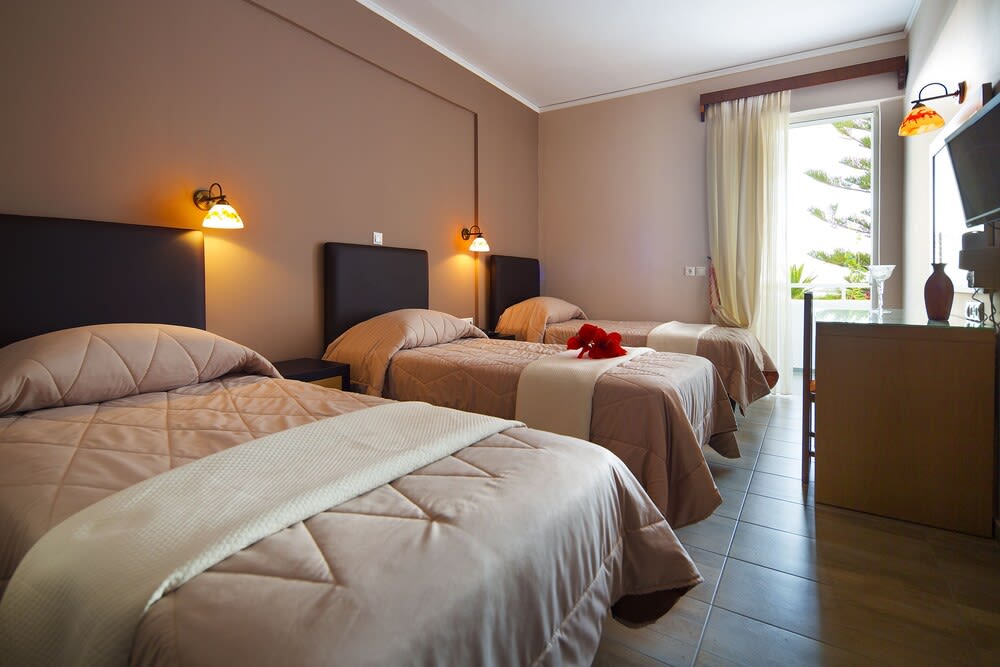 Kyparissia Beach Hotel 4