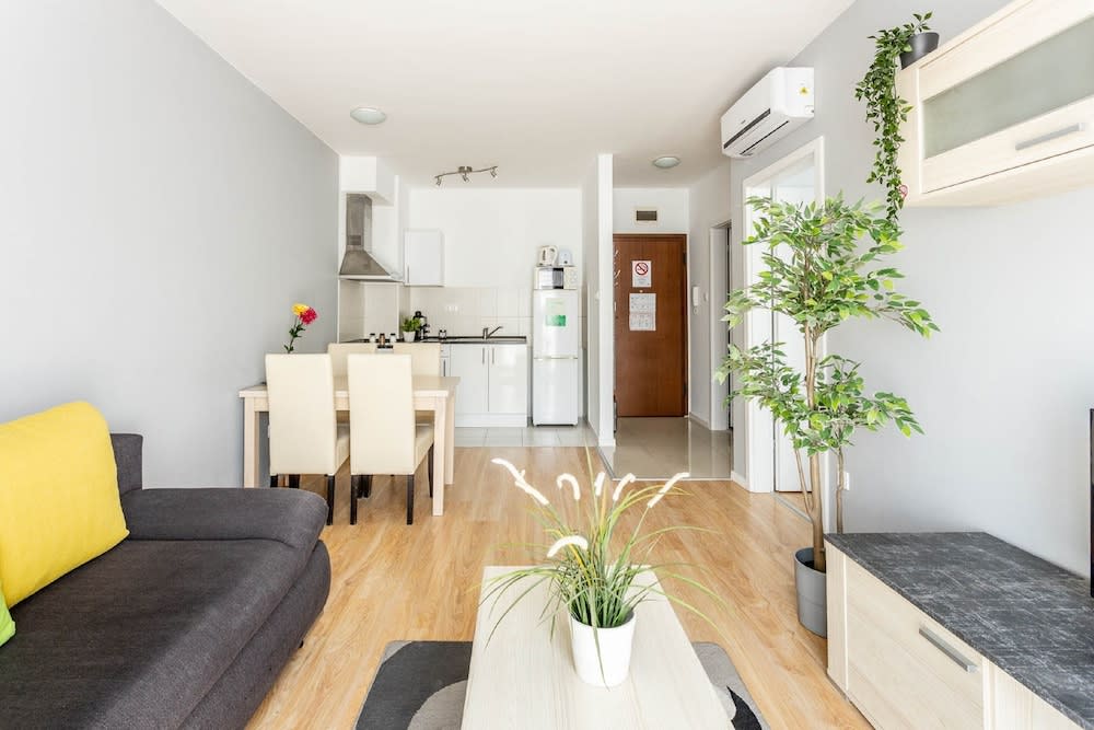 Maple Tree Budget Apartments 1