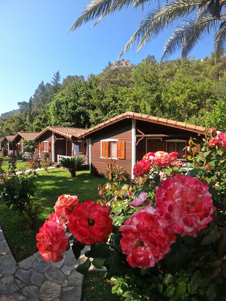 Canada Hotel & Bungalows 1