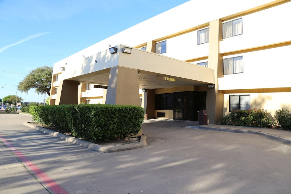 Baymont by Wyndham Plano 1