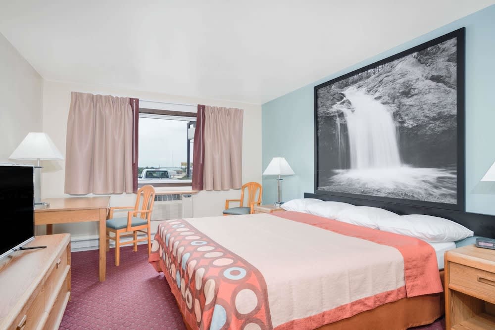 Super 8 by Wyndham Tomah Wisconsin 5