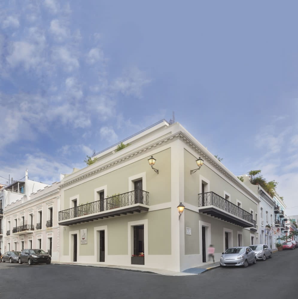 Decanter Hotel 1