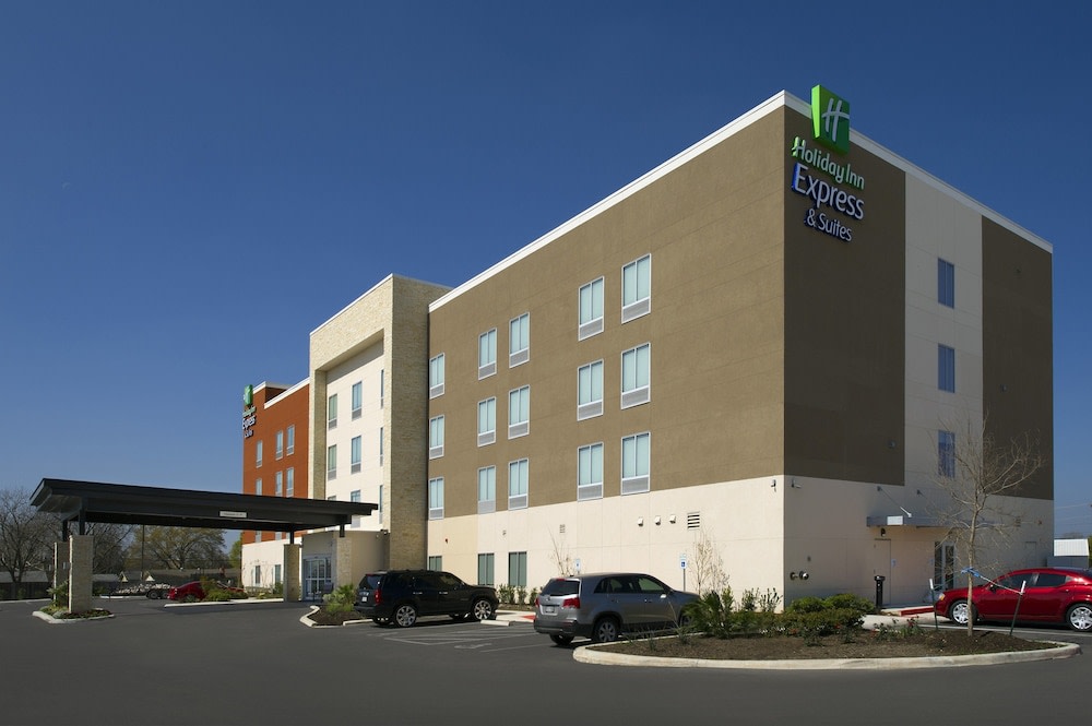 Holiday Inn Express & Suites New Braunfels by IHG 1