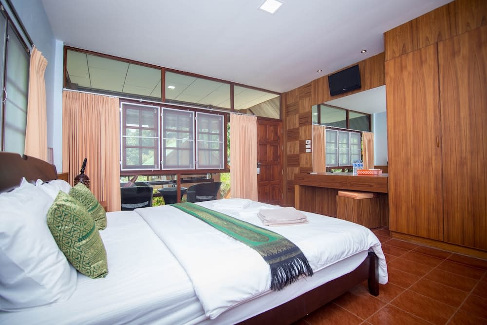 Mountain Resort Koh Lipe 2