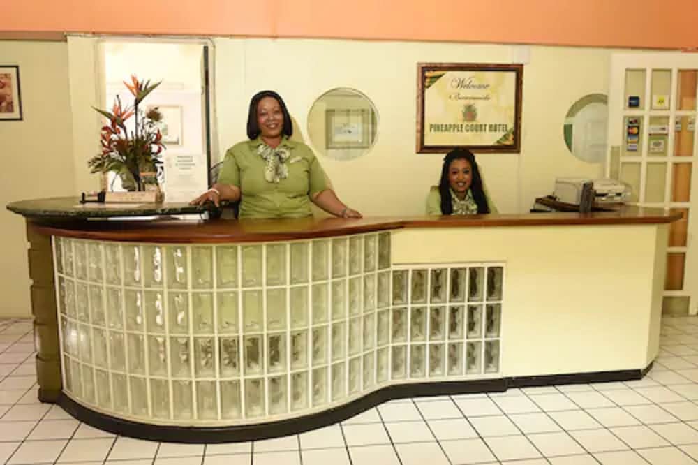 Pineapple Court Hotel 2
