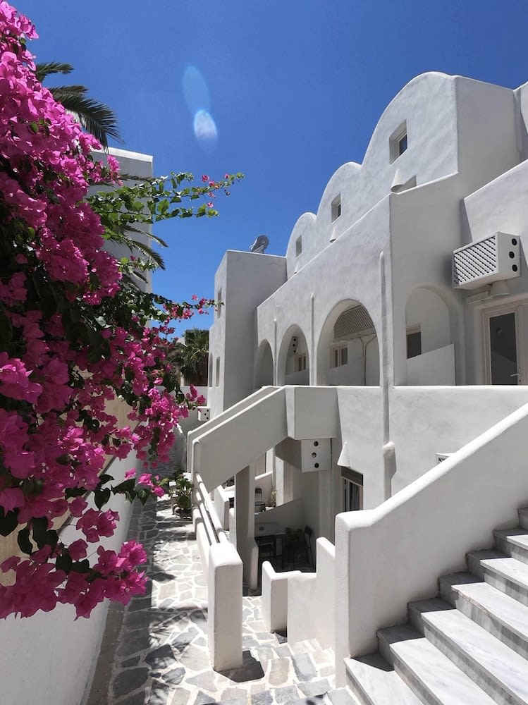 Anny Studios & Rooms Perissa Beach 1