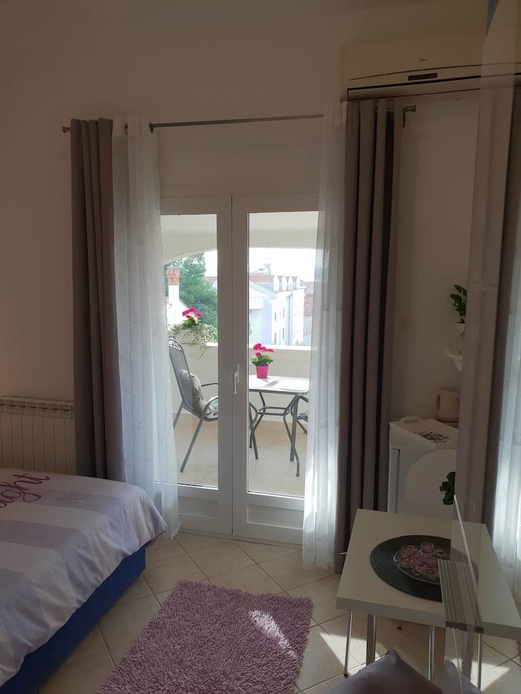 Apartments & Rooms Petra 4