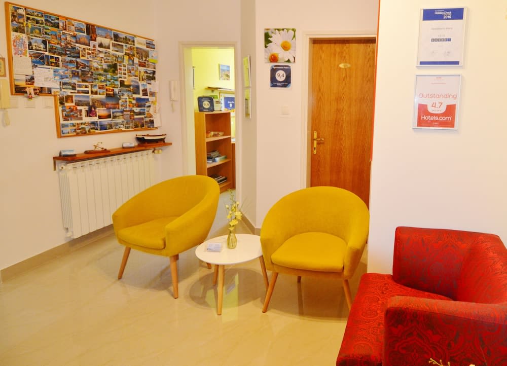 Apartments & Rooms Petra 2