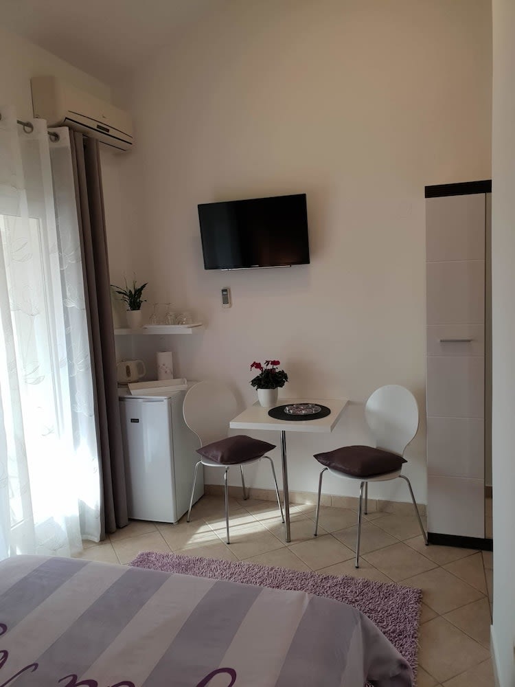 Apartments & Rooms Petra 5