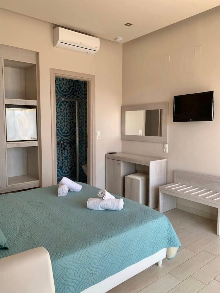 Saradari Beach Hotel - Adults Only 5