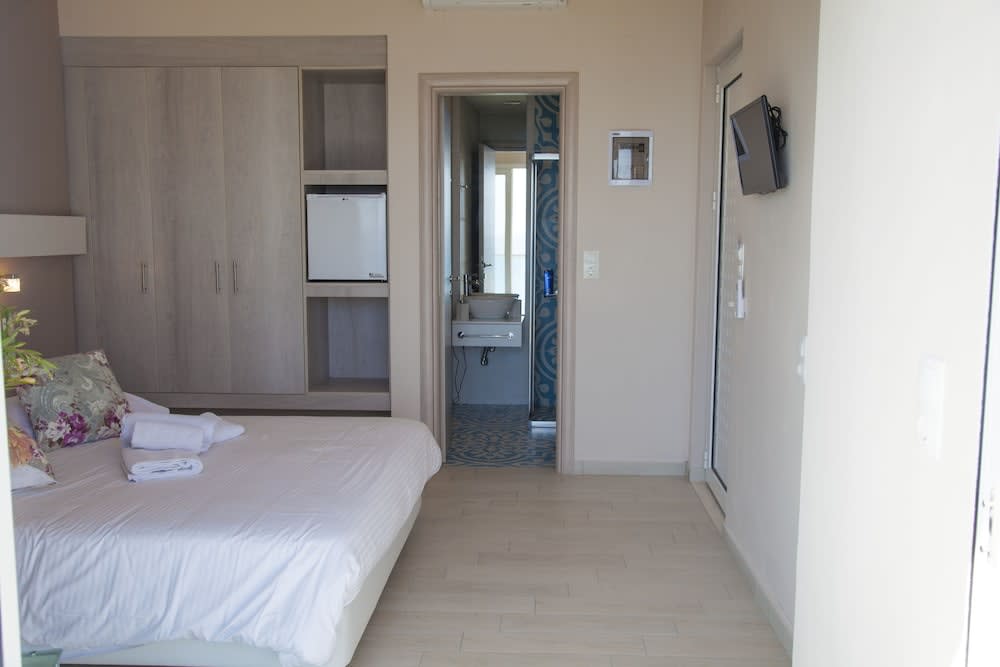 Saradari Beach Hotel - Adults Only 2