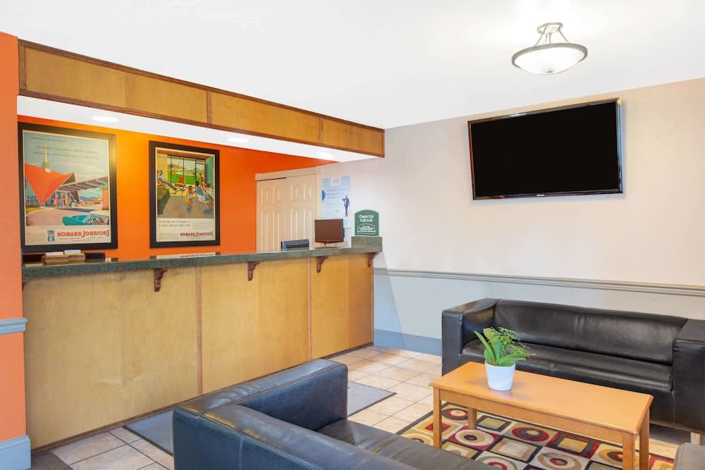 Howard Johnson by Wyndham Salem 2