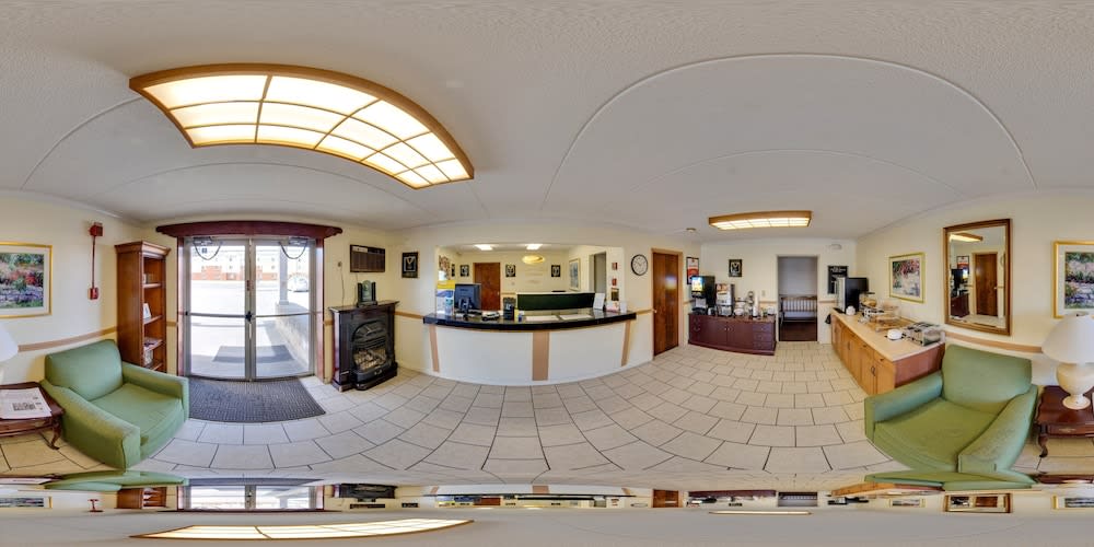 Econo Lodge Inn & Suites Windsor Locks Bradley Airport 2