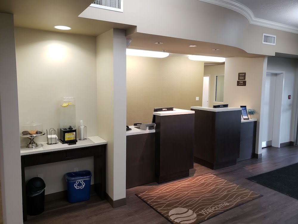 Comfort Inn & Suites 2