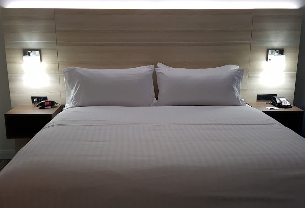 Holiday Inn Express & Suites Toledo West by IHG 5