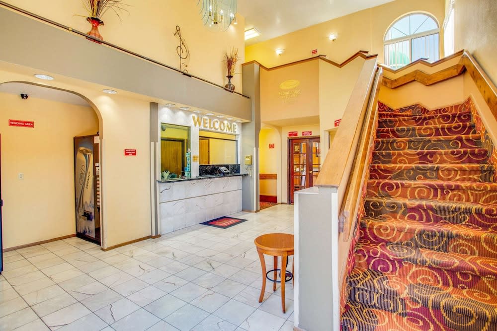 Econo Lodge Inn & Suites Albuquerque East I-40 Eubank Exit 4