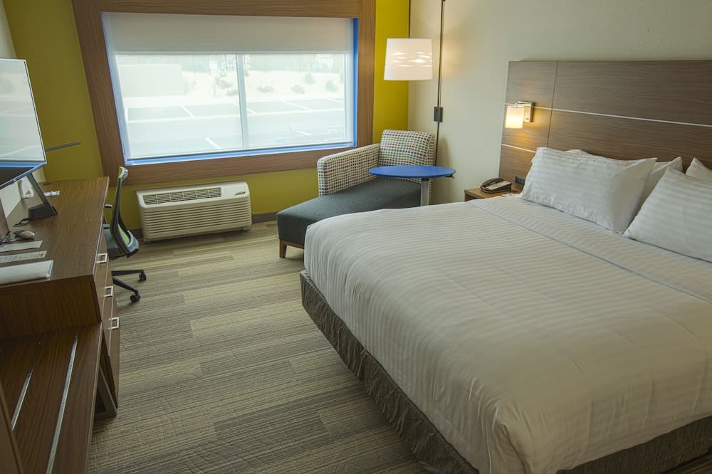 Holiday Inn Express & Suites Boise Airport by IHG 3