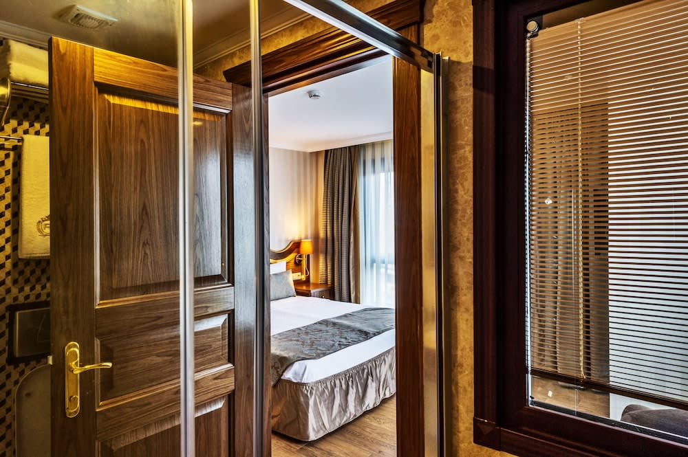 The Central Hotel 1