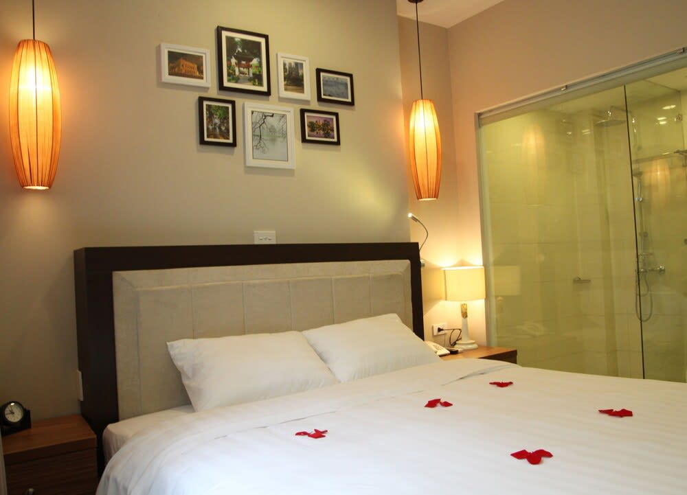 Golden Moon Suite Hotel & Travel 4