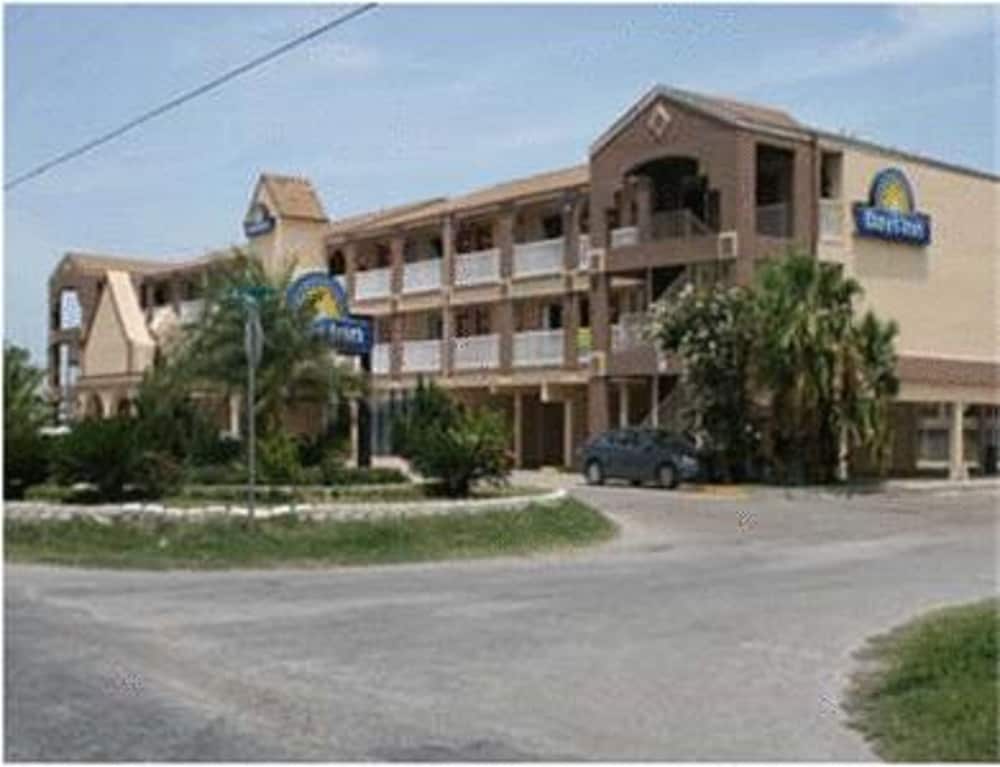 Days Inn by Wyndham Corpus Christi Beach 1