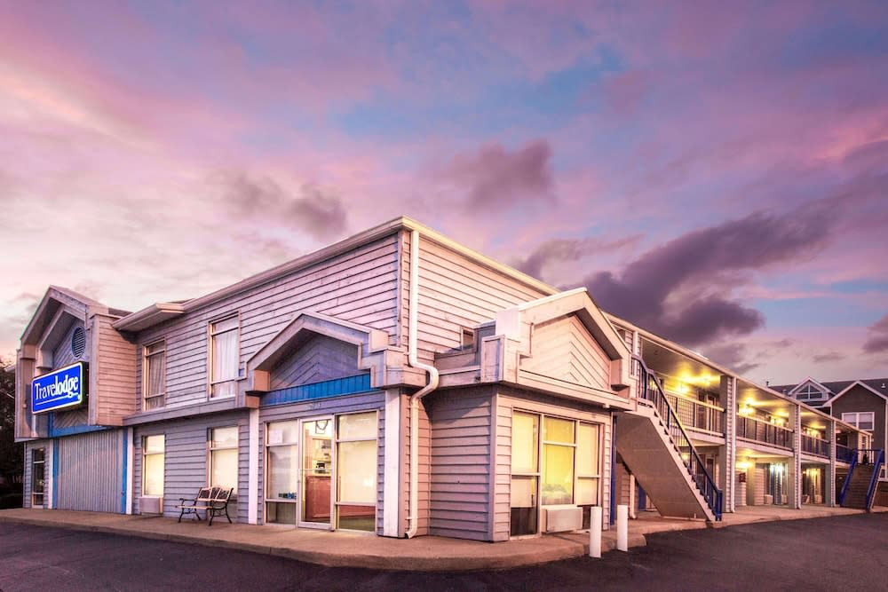 Travelodge by Wyndham Virginia Beach Bay Beach 1