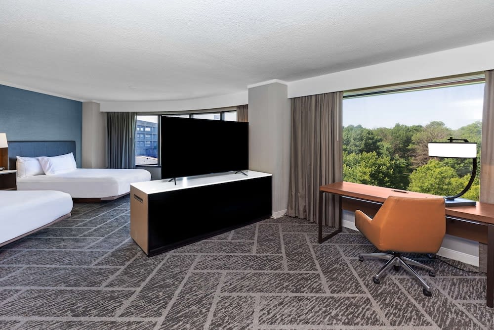 DoubleTree by Hilton Tulsa - Warren Place 5