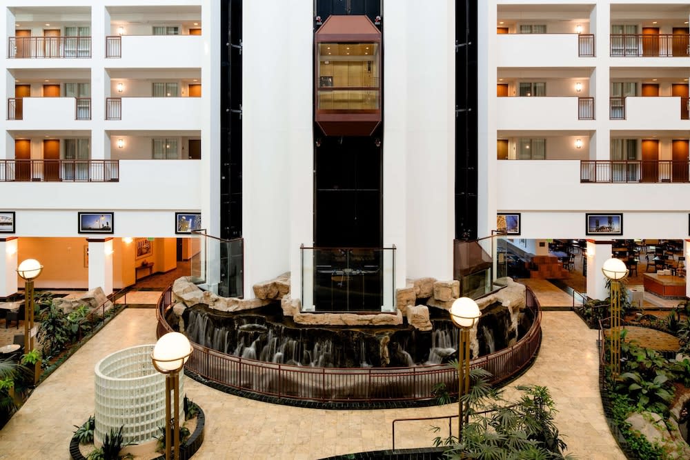 Embassy Suites by Hilton Portland Airport 4