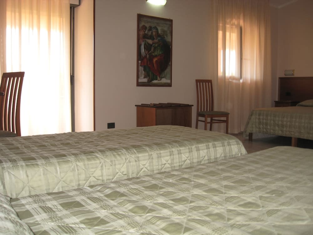 Pausania Inn 1
