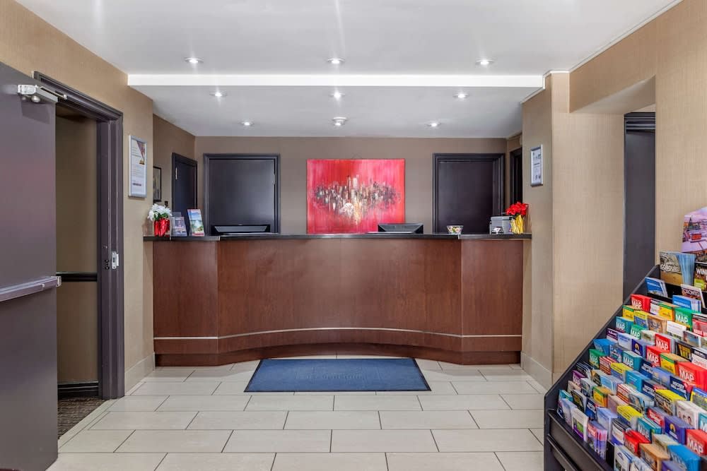 EconoLodge Downtown Toronto 2