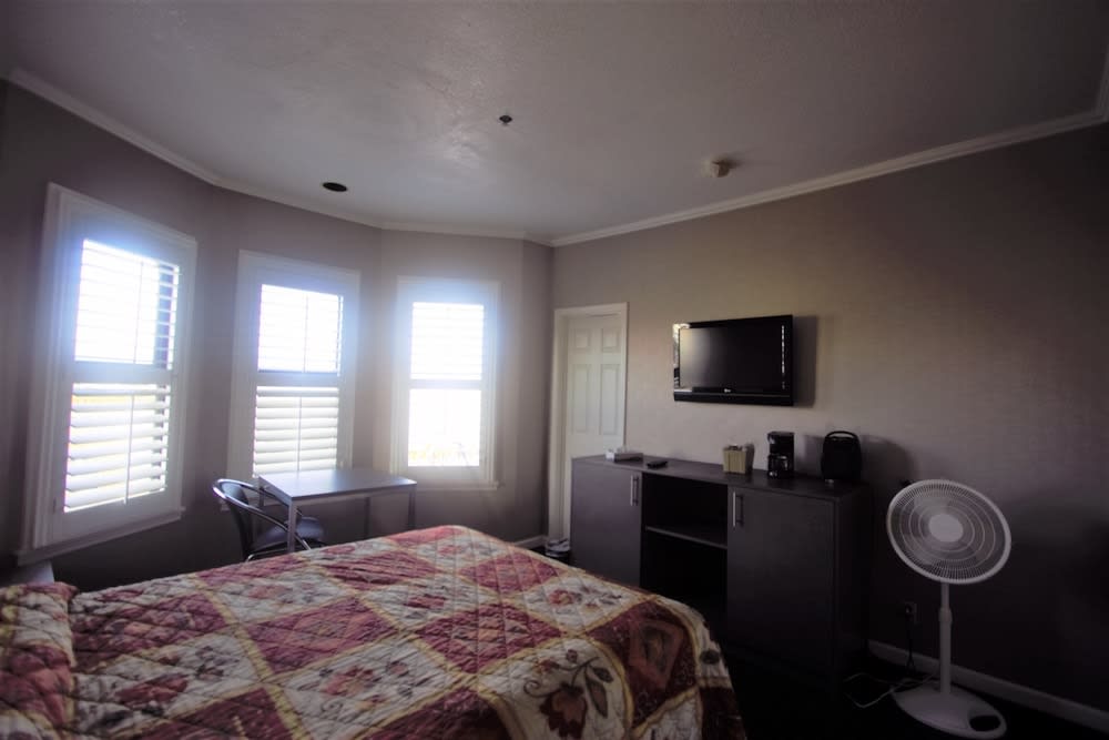 Alpha Inn & Suites 4