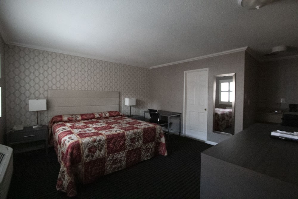 Alpha Inn & Suites 5