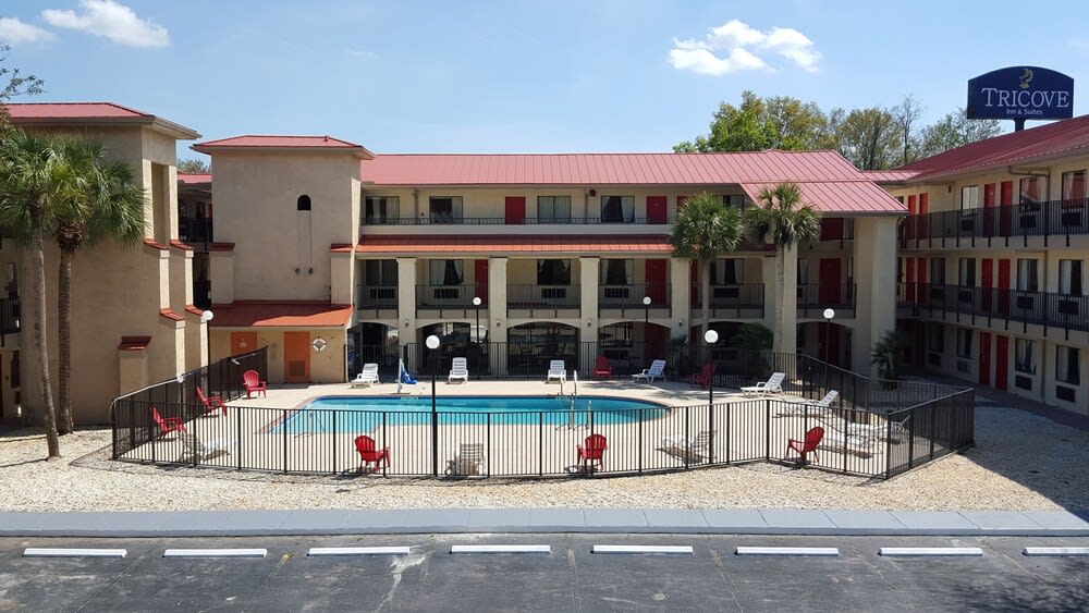 Tricove Inn & Suites 1