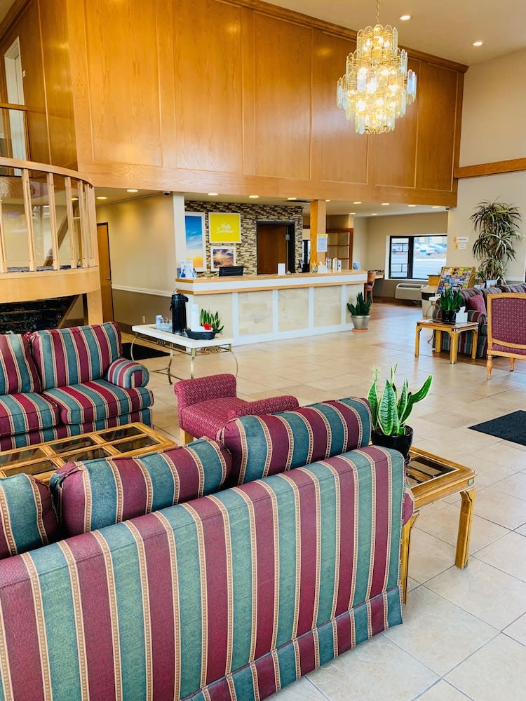 Days Inn & Suites by Wyndham Logan 2