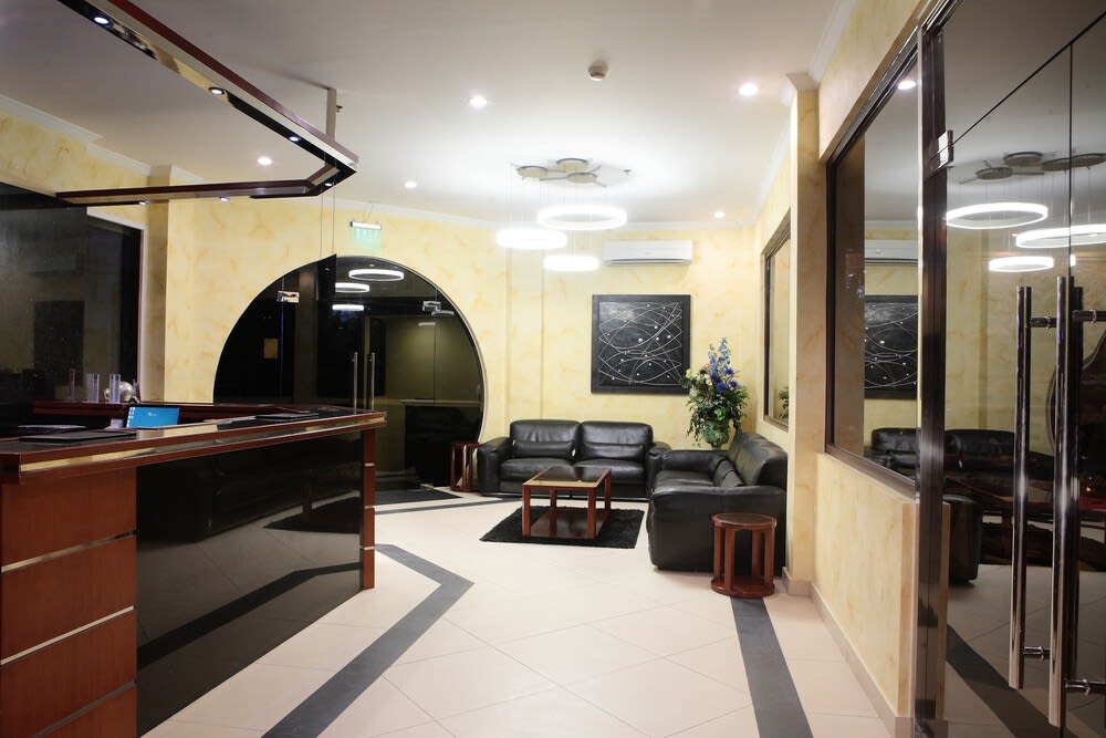 Queens Hotel Angeles City 2