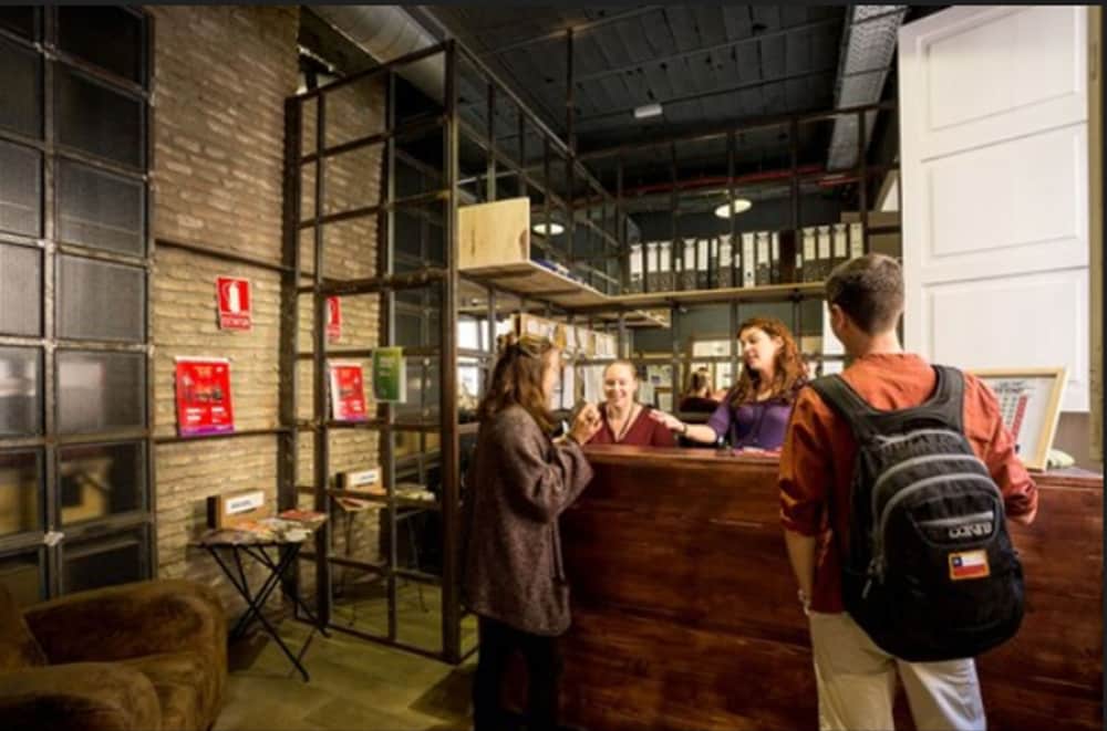 Black Swan Hostel Sevilla 2