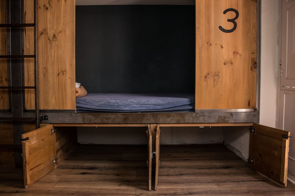 Black Swan Hostel Sevilla 4