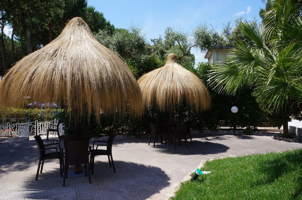 Holiday Village 2