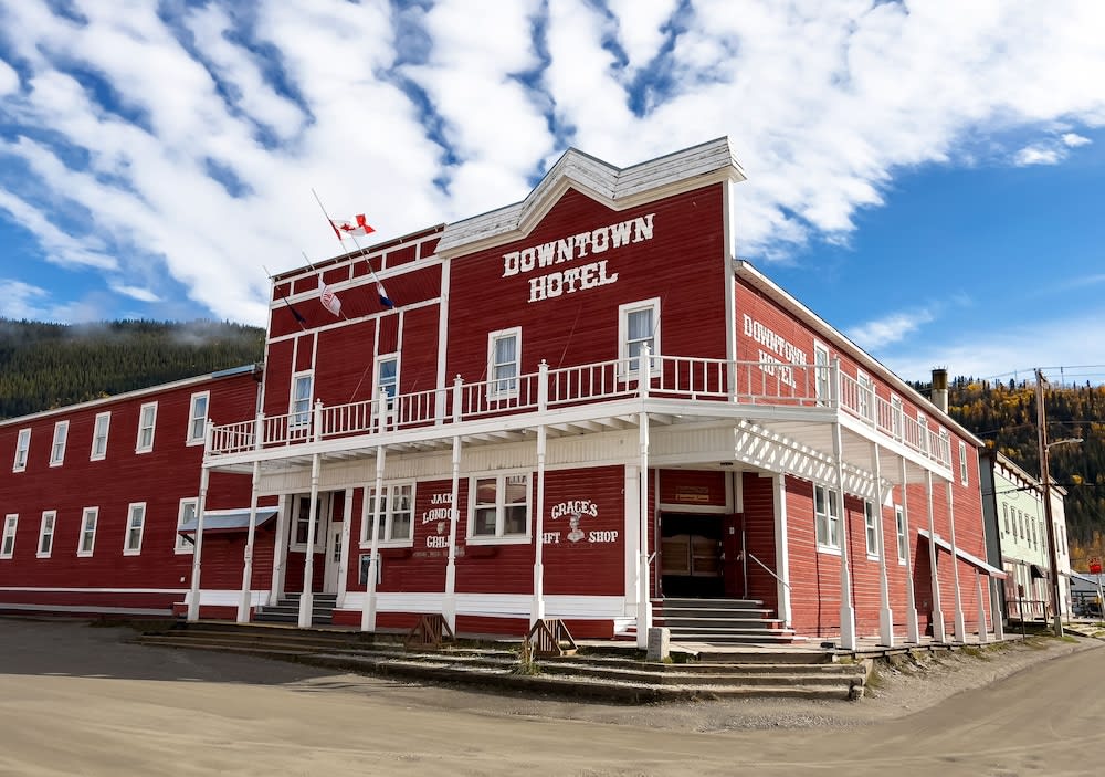 The Downtown, a Coast Hotel 1