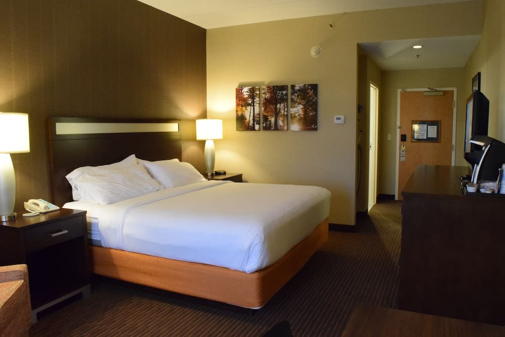 Holiday Inn Express Hotel & Suites Watertown-Thousand Island by IHG 2