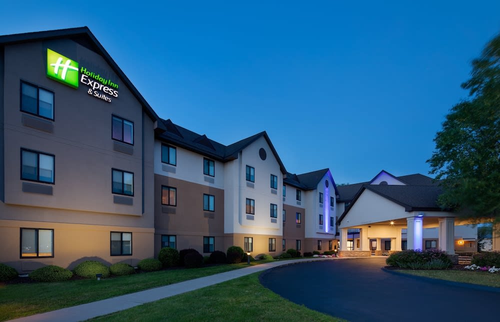 Holiday Inn Express & Suites BRADLEY AIRPORT by IHG 1