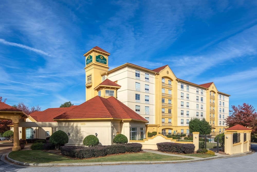 La Quinta Inn & Suites by Wyndham Atlanta Ballpark/Galleria 1