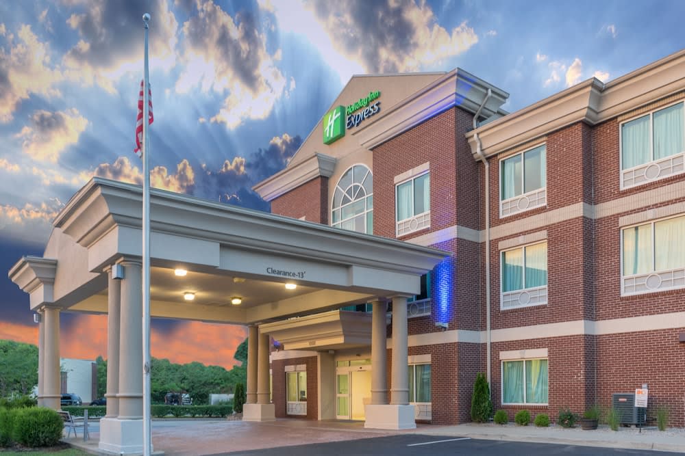 Holiday Inn Express & Suites FRANKFORT by IHG 1