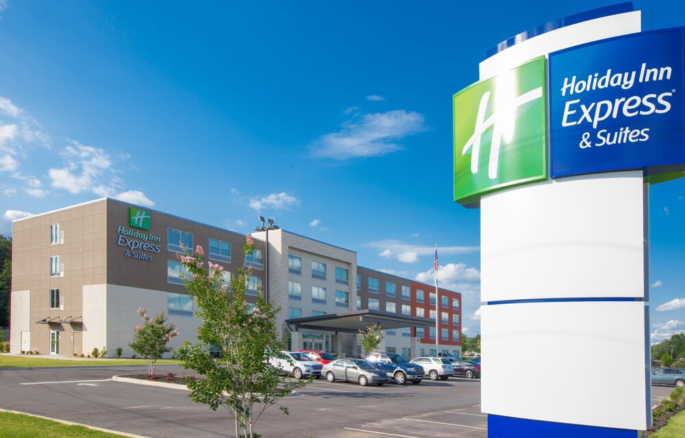 Holiday Inn Express & Suites GREENWOOD MALL by IHG 1