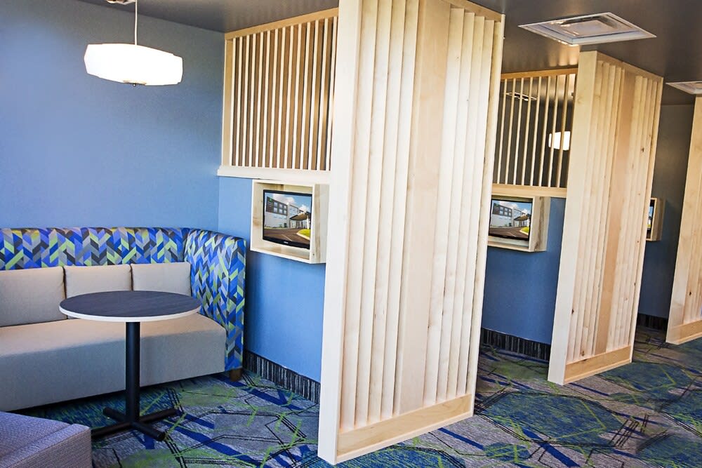 Holiday Inn Express & Suites GREENWOOD MALL by IHG 2